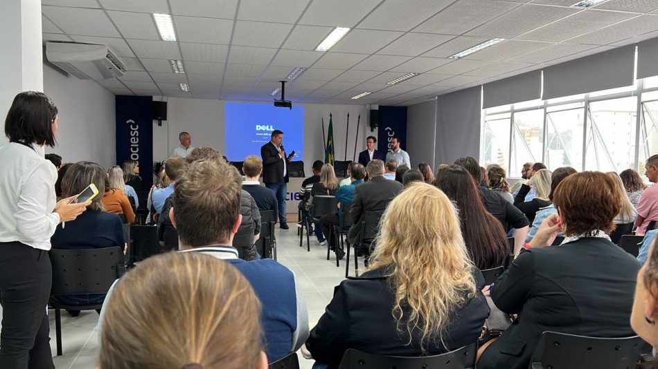 Prefeitura apresenta o Programa Regulariza Blumenau a profissionais e entidades do município 
