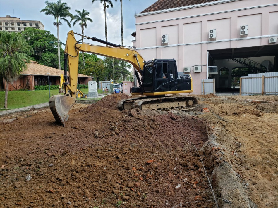 Começa a construção da Praça Rosenplatz