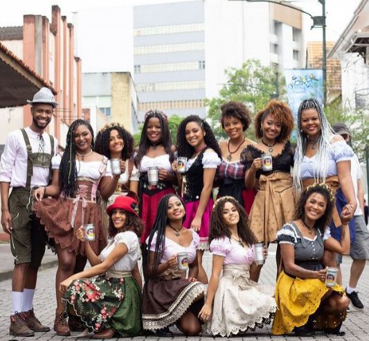 Blumenau escolhe representante da beleza negra