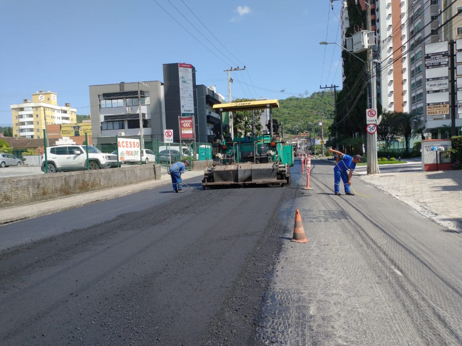 Revitalização da Rua Marechal Deodoro continua neste sábado com a etapa de pavimentação 