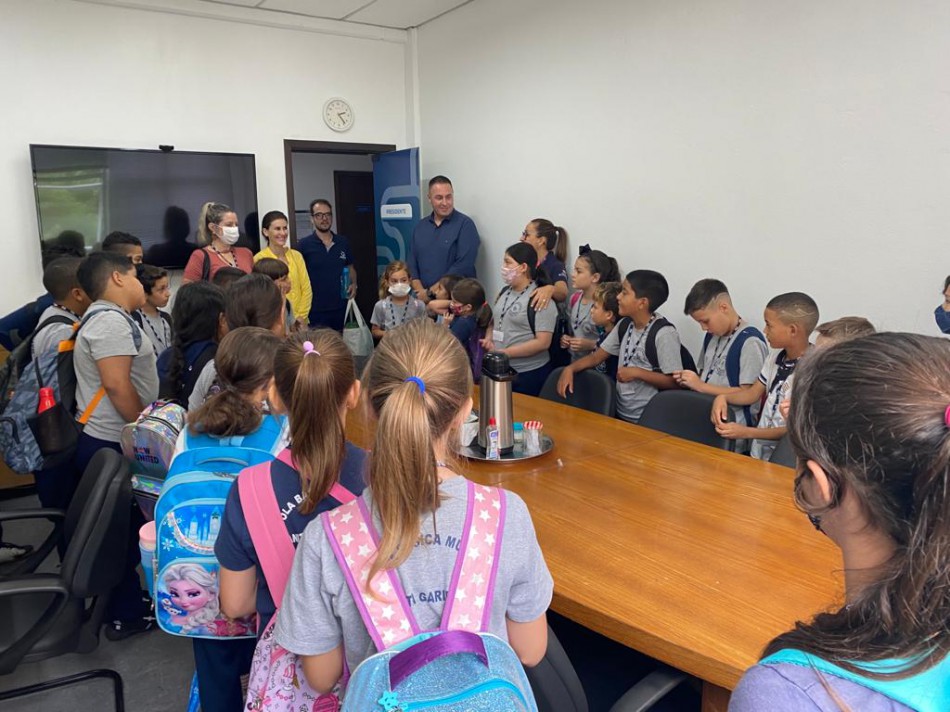 Visita de estudantes na ETA II abre a Semana da Água em Blumenau