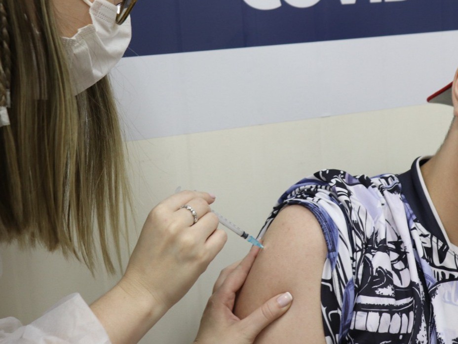 Blumenau segue com agendamento disponível para dose de reforço e vacina pediátrica contra Covid-19