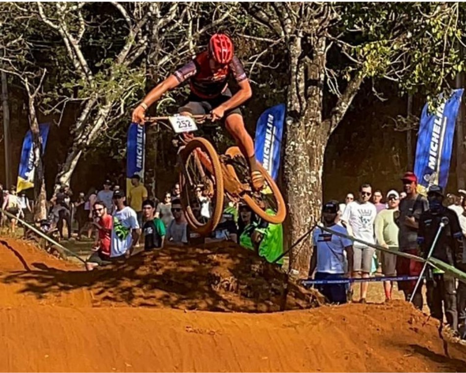 Ciclista de Blumenau é campeão sub 17 da Copa Internacional de Montain Bike no interior de Minas Gerais