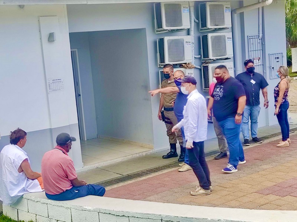 Abrigo Municipal recebe visita do comandante da Polícia Militar
