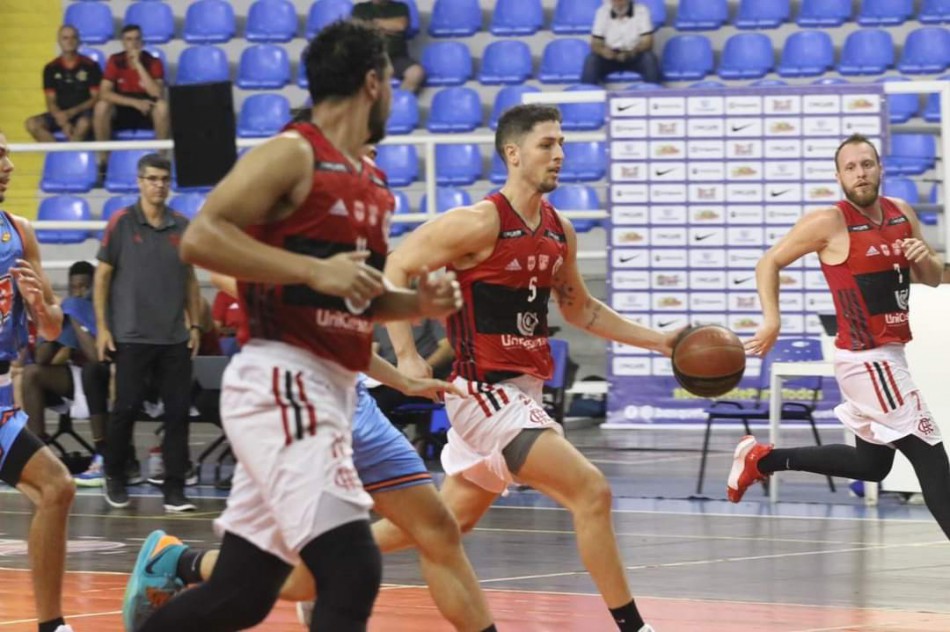Flamengo Blumenau vence o Liga Sorocabana pelo Campeonato Brasileiro de Basquete