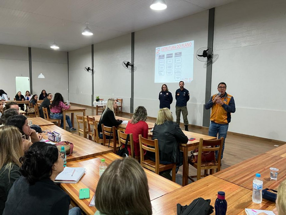 Defesa Civil realiza capacitação com profissionais da Rede Municipal de Ensino