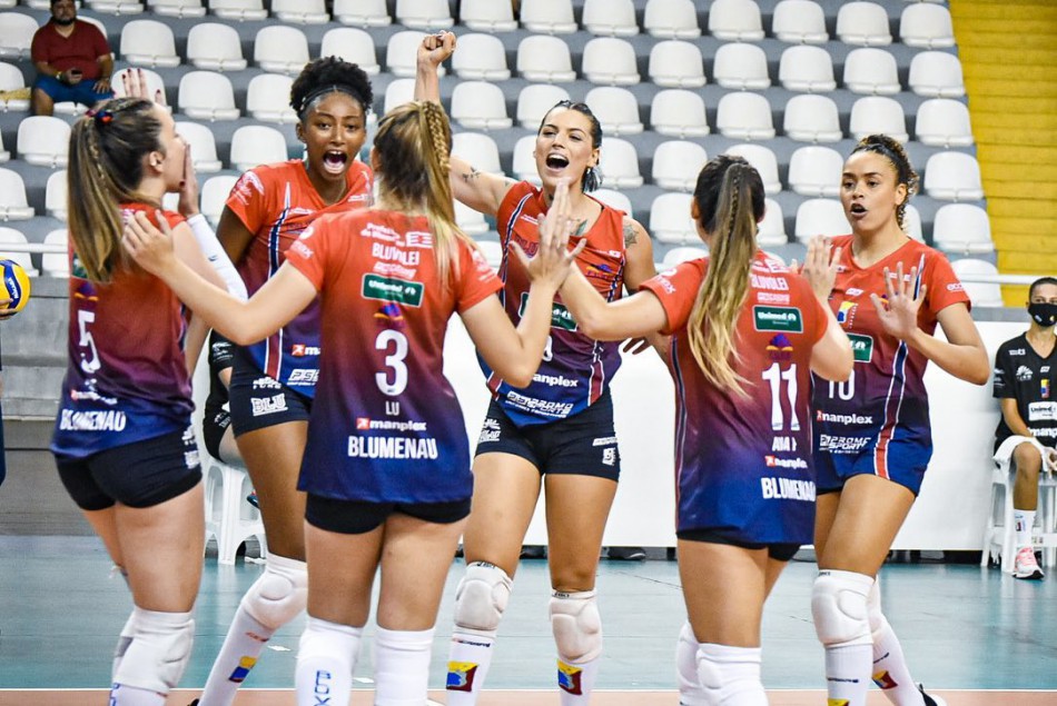 Bluvolei/FURB/SME conquista vitória em estreia na Superliga B Feminina