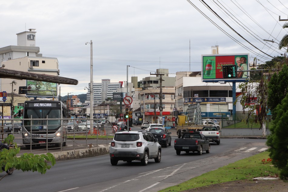 Obra da Rua 7 de Setembro recebe nova camada asfáltica 