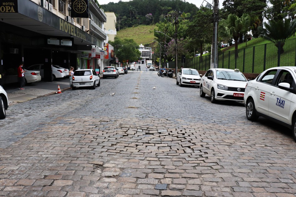 Município realiza manutenção no calçamento da Rua Padre Jacobs