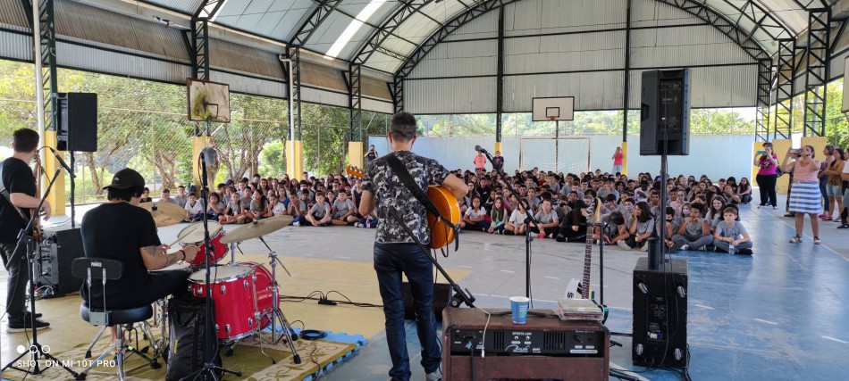 Mazin Silva faz sucesso em apresentações nas escolas