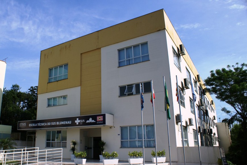 Primeira escola auxiliar de enfermagem em Santa Catarina completa 65 anos