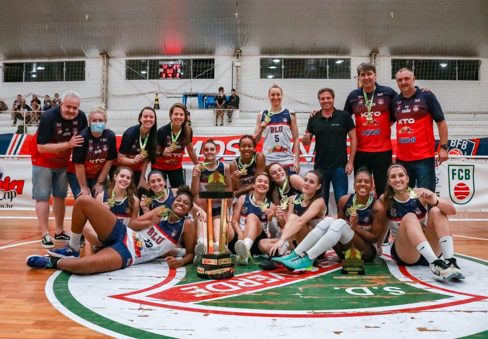 Basquete feminino de Blumenau é pentacampeão catarinense