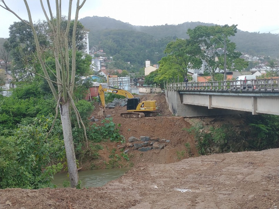 Revitalização da Rua Gertrud Metzger ganha forma com alargamento da ponte