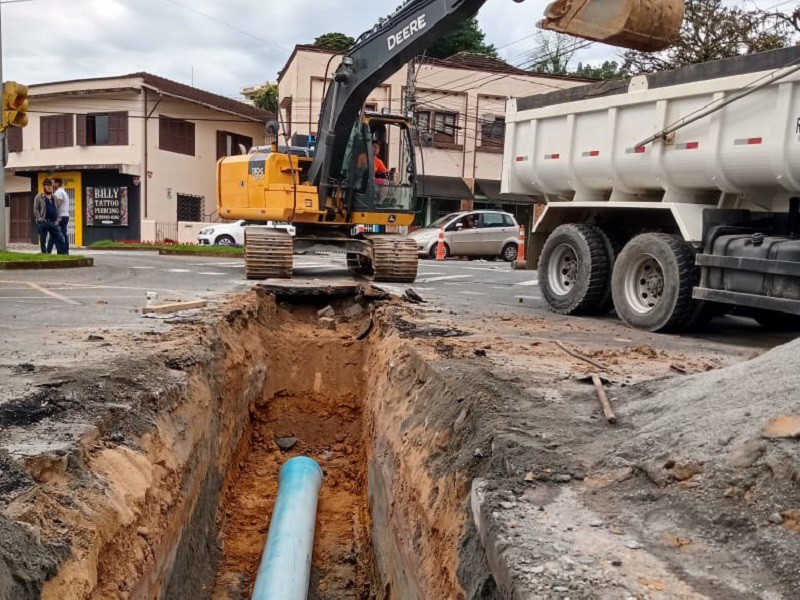 Rua Sete de Setembro recebe recomposição asfáltica nesta segunda-feira