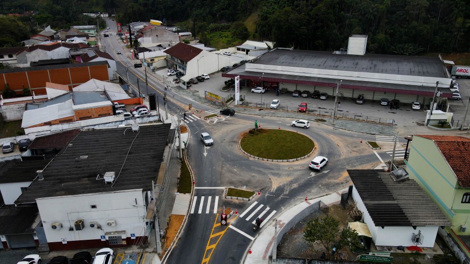 Rotatória do bairro Progresso já é uma realidade 