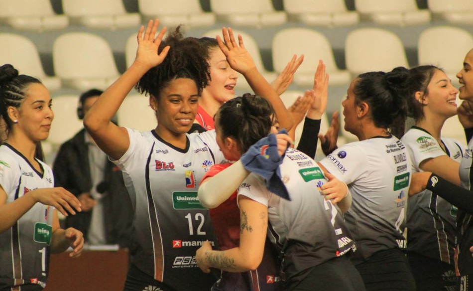 Bluvolei esta invicta no Campeonato Estadual Adulto de Vôlei Feminino