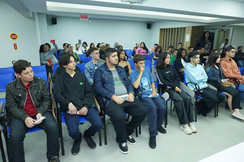 Programa de Iniciação ao Trabalho forma 42 adolescentes