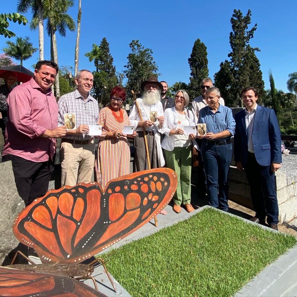 Flores e histórias marcam 201 anos de nascimento de Fritz Müller