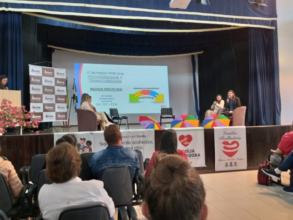 Blumenau participa de Seminário Regional Família Acolhedora