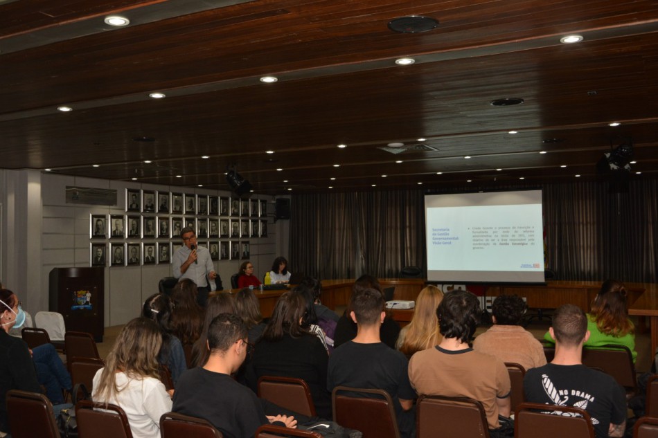 Alunos da Esag/Udesc conhecem práticas de gestão de projetos adotadas em Blumenau