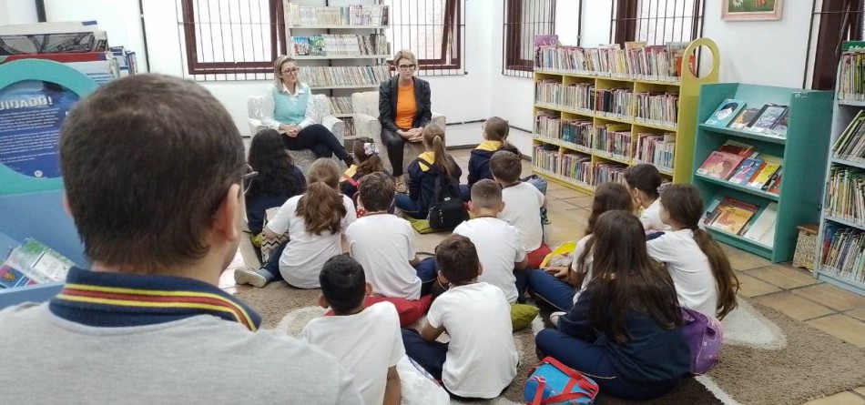 Estudantes de Pomerode participam de atividade na Biblioteca Dr. Fritz Müller