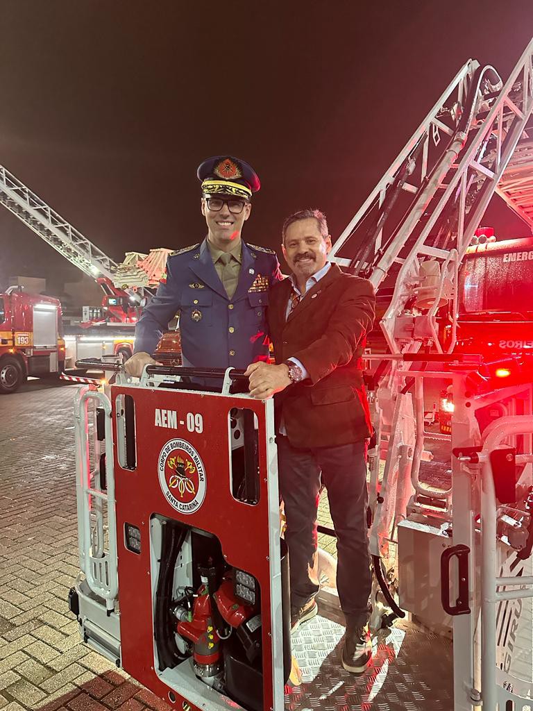 Blumenau é contemplada com novo equipamento para bombeiros militares