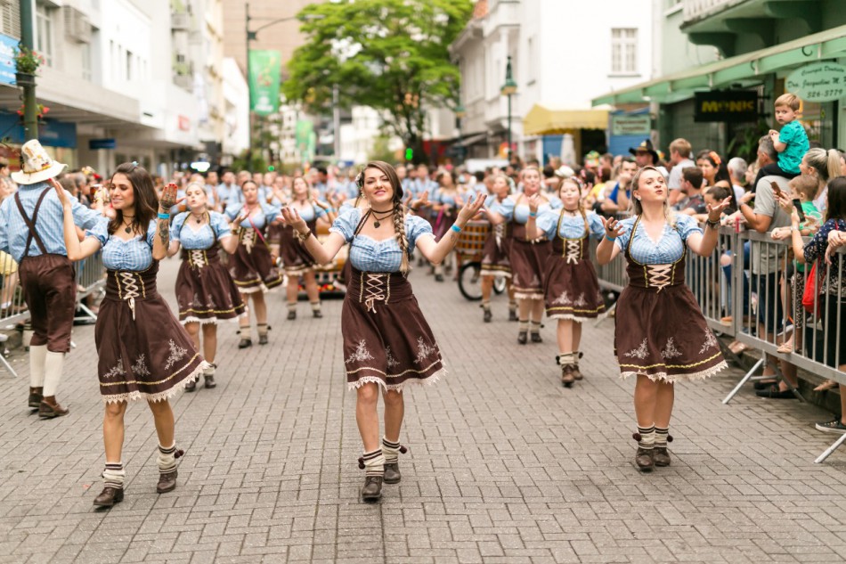 Primeiro lote de inscrições para participar dos desfiles da Oktoberfest será reagendado
