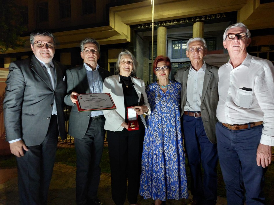 Blumenau prestigia entrega da comenda do Cruz e Sousa