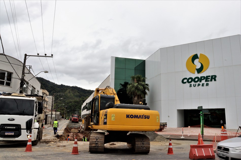 Obras de macrodrenagem avançam em locais simultâneos da cidade