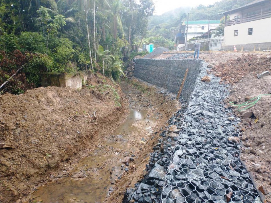 Contenção no bairro Progresso chega à fase final 