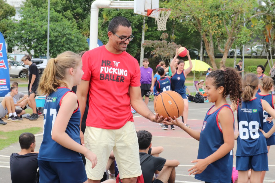 Festival Moviblu de Basquete 3×3  arrecada 70 quilos em ração que serão doados a OSCs e protetores de animais