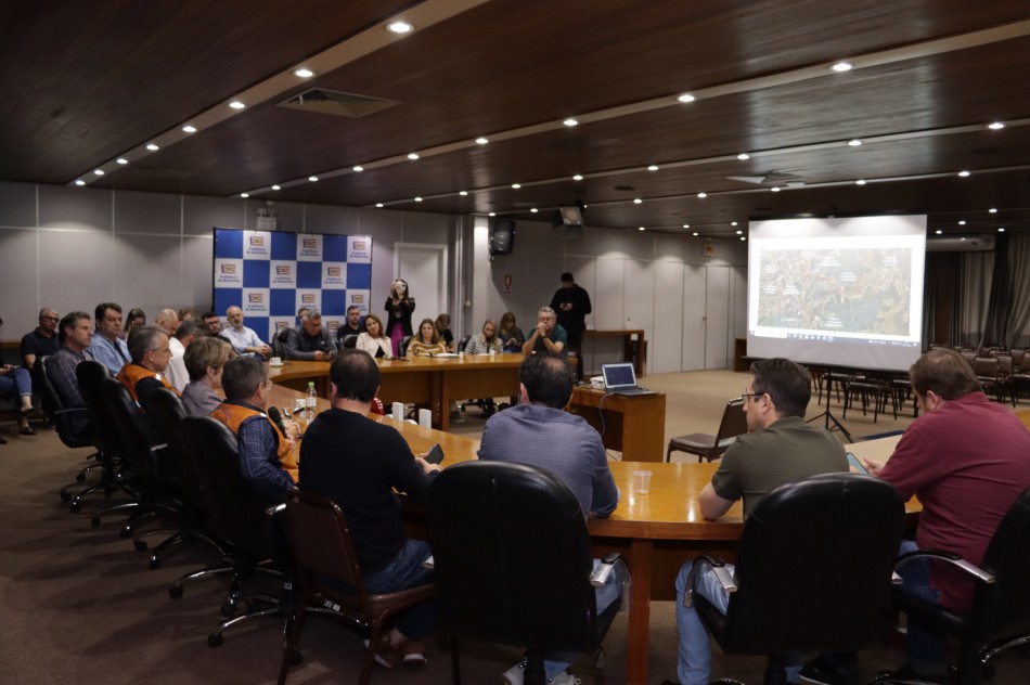 Prefeito reúne secretários para traçar estratégias de prevenção por conta da previsão de chuvas