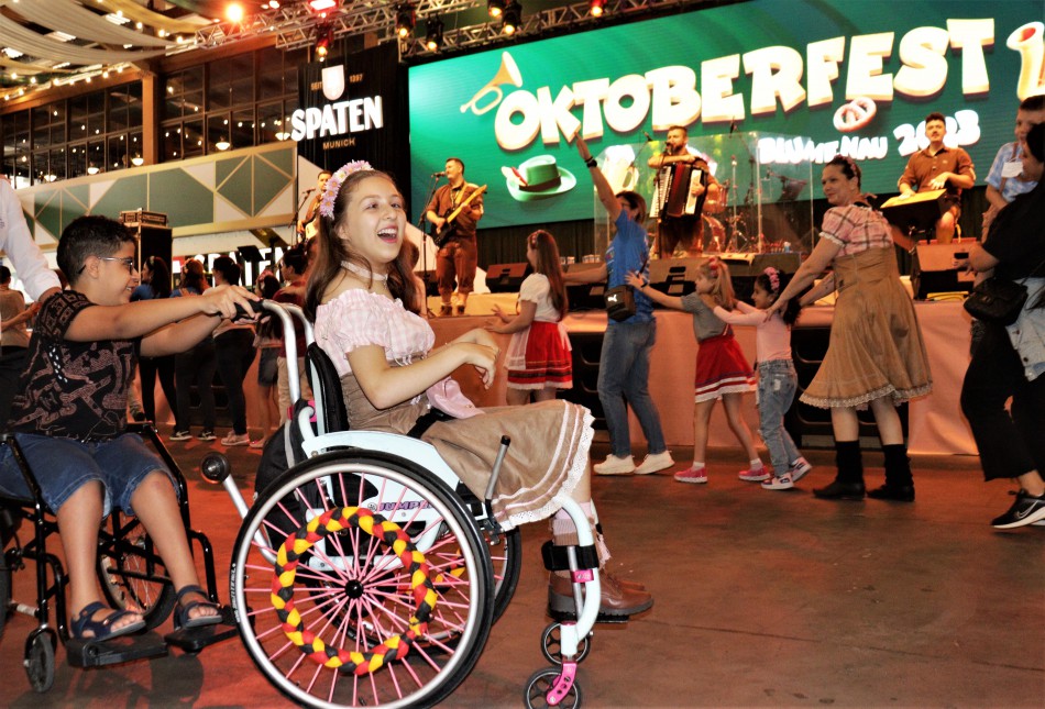 'ParaOktober' demonstra acolhimento e respeito aos diferentes públicos da festa