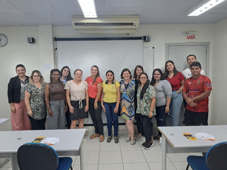 Alunos que participaram dos cursos de aperfeiçoamento profissional recebem certificação