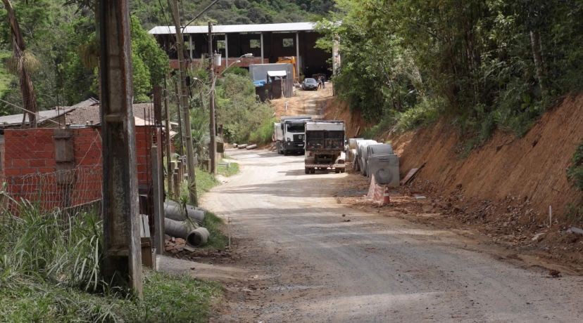 Prefeito vistoria obra de pavimentação da Rua José Reuter