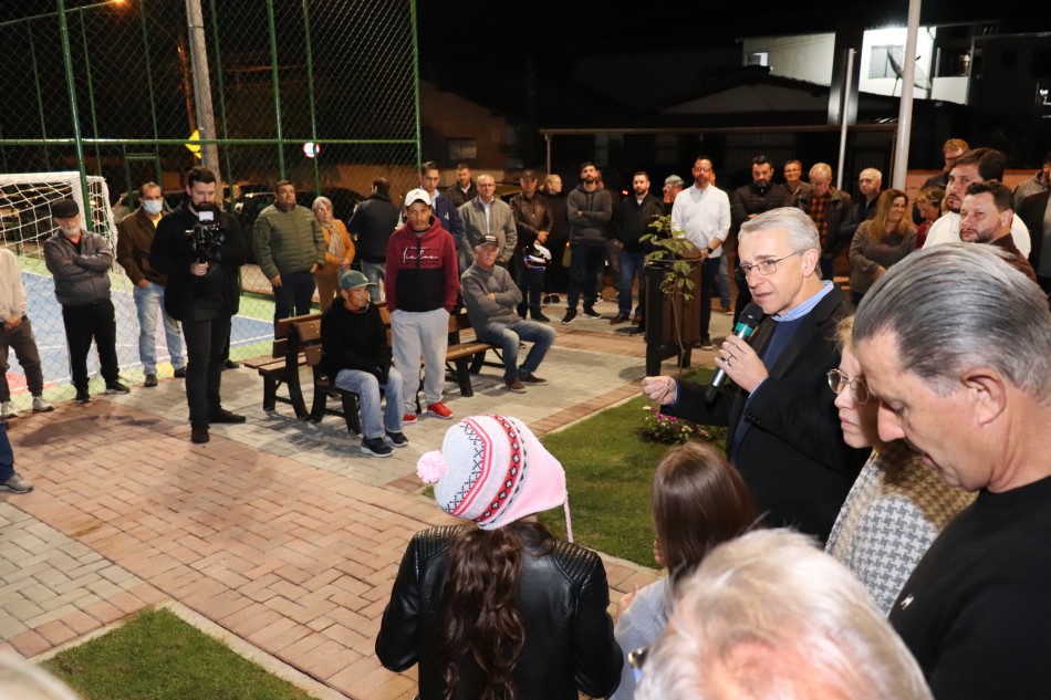 Prefeitura realiza ato de entrega de praças na Rua Arthur Rabe