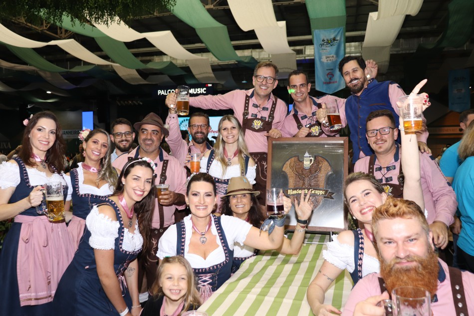 Gincaneiros e grupos de Stammtisch marcam retorno da noite especial para grupos convidados na Oktoberfest 