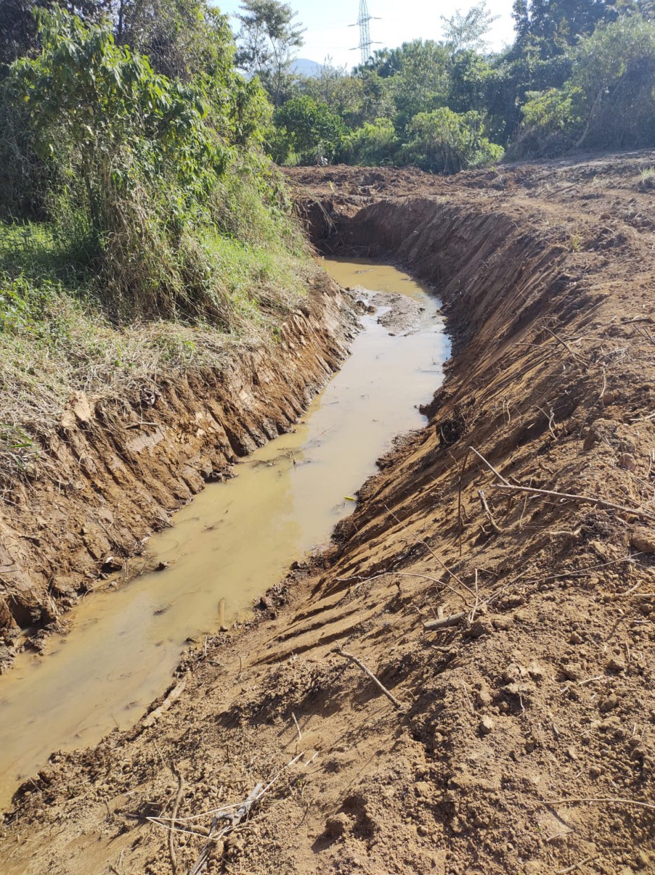 Prefeitura realiza limpeza de ribeirões na Região Norte da cidade