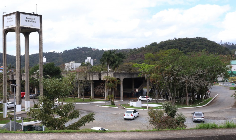 Estacionamento da Rodoviária de Blumenau será parcialmente interditado para realocação de colmeia