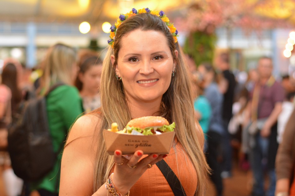 Oktoberfest para todos os gostos: confira os lanches convencionais oferecidos na festa