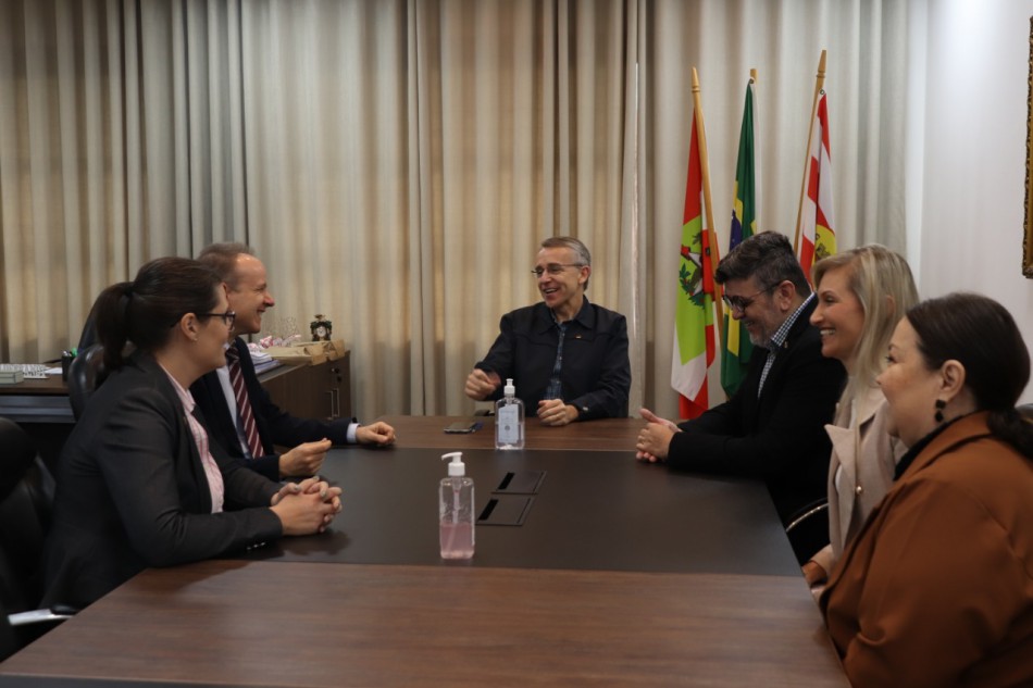 Cônsul Geral da Alemanha visita a Prefeitura de Blumenau