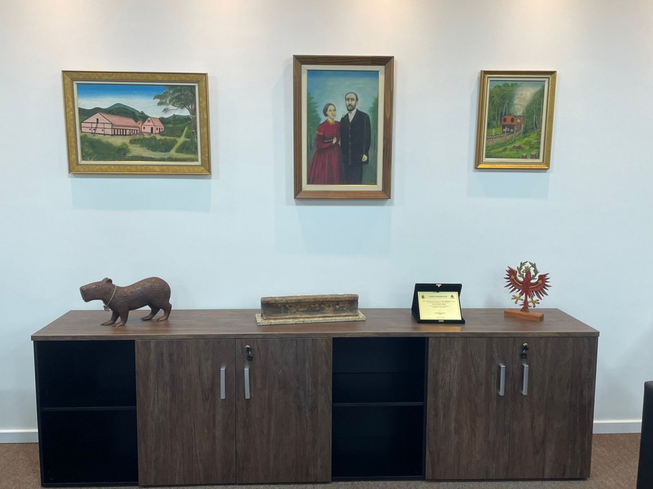 Gabinete do prefeito ganha exposição de Frieda Germer