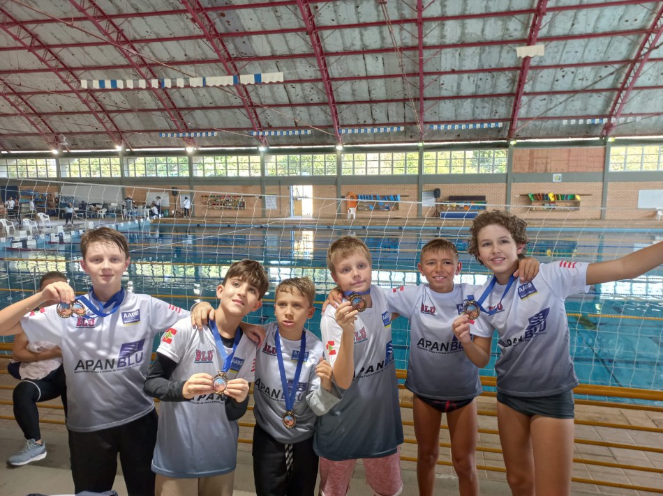 Natação de Blumenau conquista oito medalhas no Campeonato estadual de natação Mirim e petiz