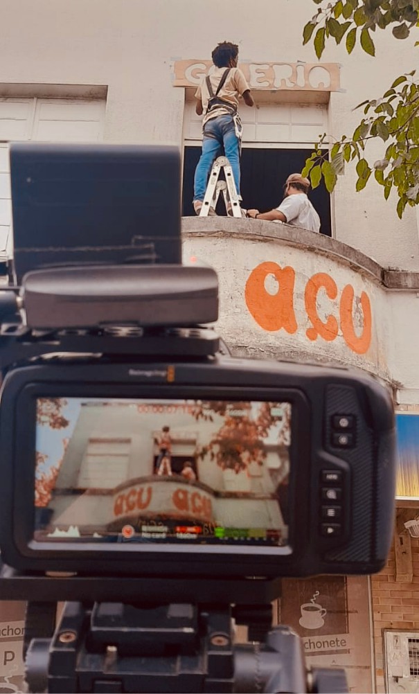 Vídeo mostra intervenção artística na Galeria Açu-Açu