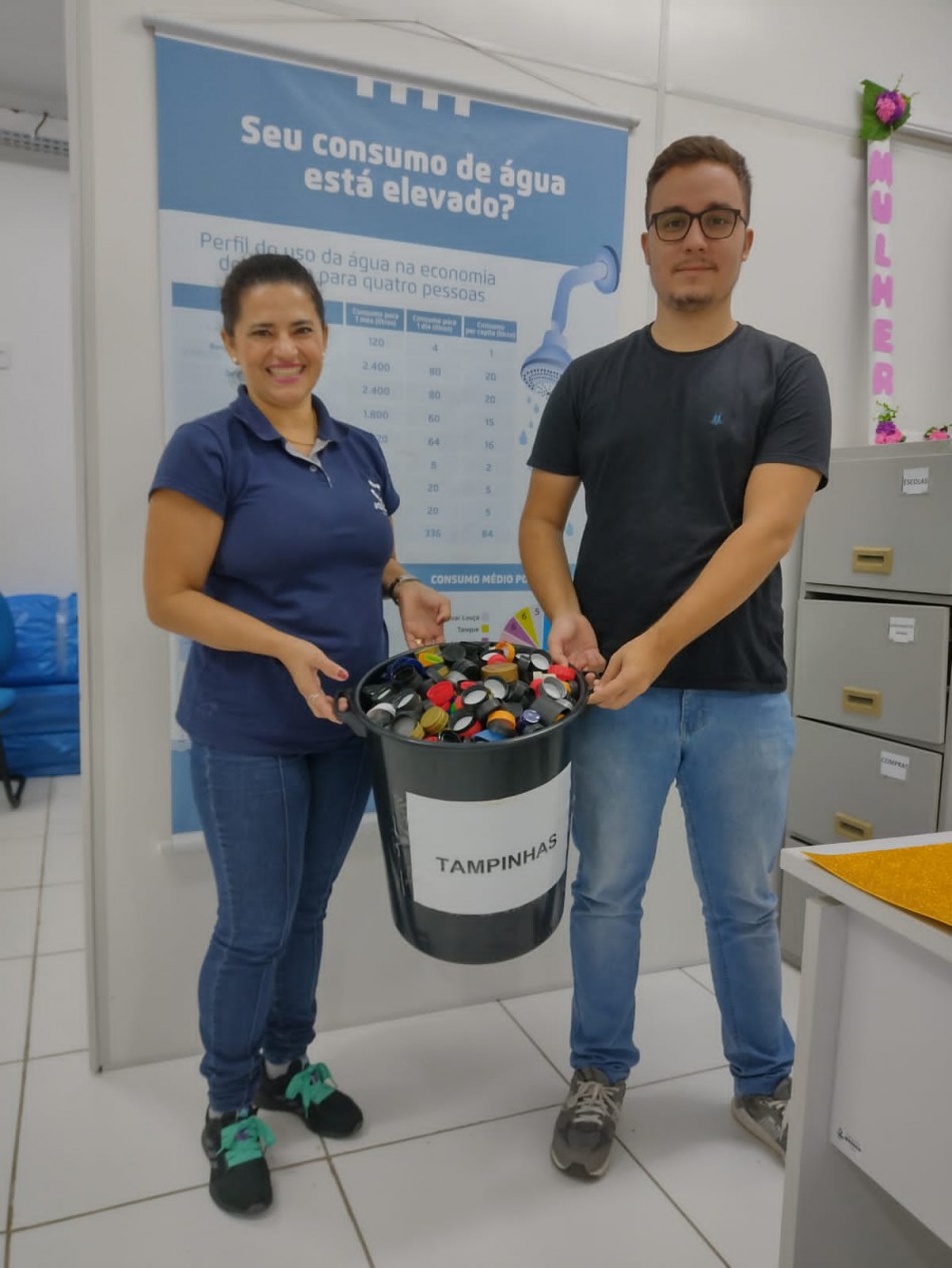 PES arrecada mais de mil tampinhas de garrafas plásticas