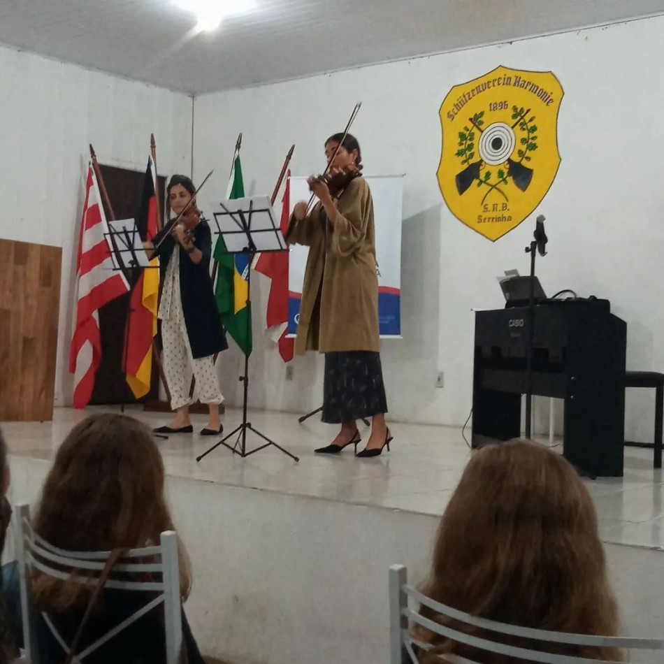 Violinista Karoline Menezes apresenta Concerto Especial na Vila Itoupava