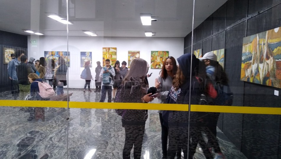 Estudantes retornam ao museu após as férias