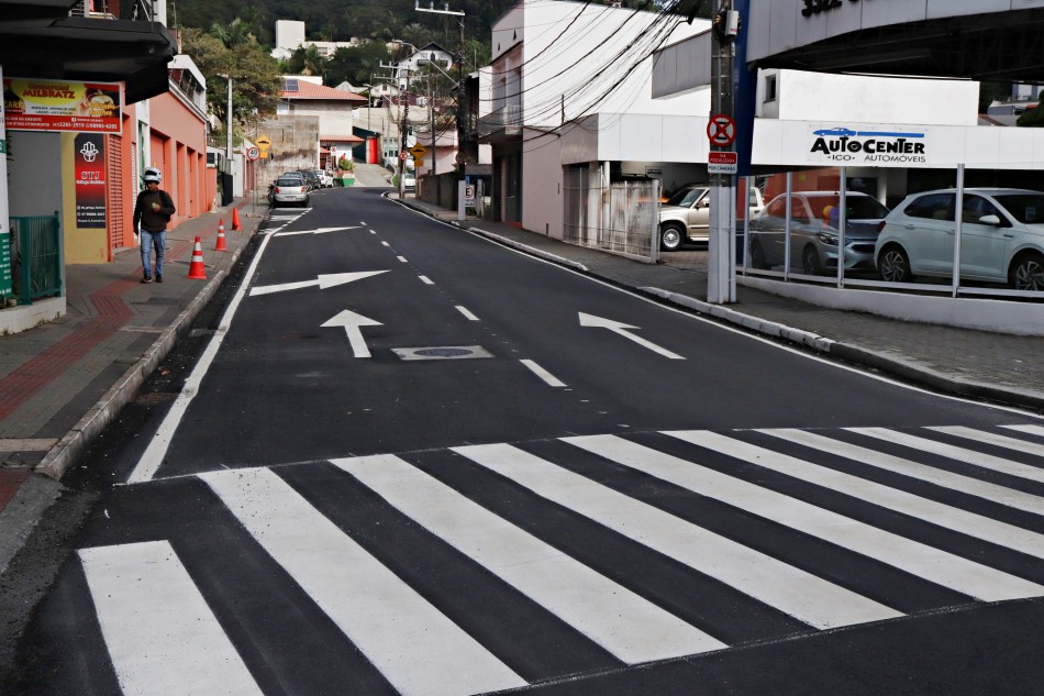 Prefeitura executa sinalização horizontal nas ruas São José e Paulo Zimmermann