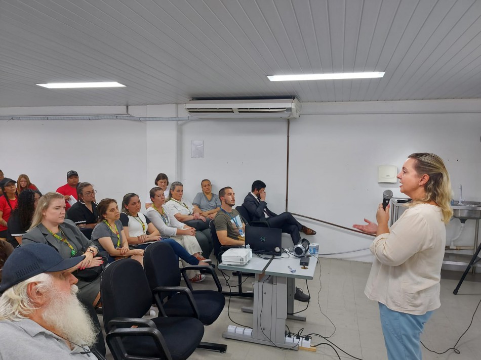 Terça-feira foi marcada por treinamento sobre inclusão de autistas para equipe que atua no Natal em Blumenau