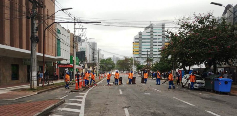 Seurb intensifica força tarefa de limpeza da cidade durante a Oktoberfest 